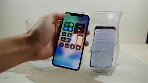 iPhone X vs Samsung Galaxy S8 Water Freeze Test! 